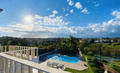 5 bedroom 4 bathroom villa for sale in Chloraka 