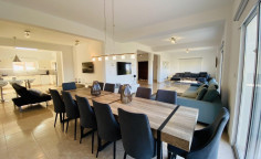 5 bedroom 4 bathroom villa for sale in Chloraka 