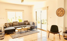 5 bedroom 4 bathroom villa for sale in Chloraka 