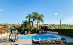 5 bedroom 4 bathroom villa for sale in Chloraka 