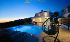 5 bedroom 4 bathroom villa for sale in Chloraka 