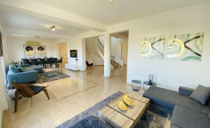 5 bedroom 4 bathroom villa for sale in Chloraka 