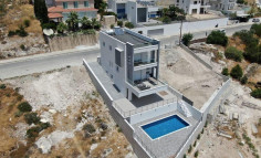 4 bedroom furnished villa with swimming pool for sale in Yeroskipou