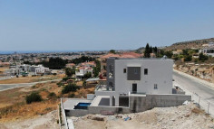 4 bedroom furnished villa with swimming pool for sale in Yeroskipou