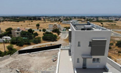 4 bedroom furnished villa with swimming pool for sale in Yeroskipou