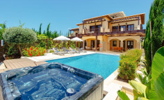 3 bedroom furnished villa with swimming pool for sale in Kouklia