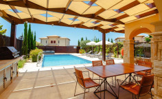 3 bedroom furnished villa with swimming pool for sale in Kouklia
