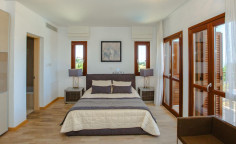 3 bedroom furnished villa with swimming pool for sale in Kouklia