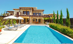 3 bedroom furnished villa with swimming pool for sale in Kouklia