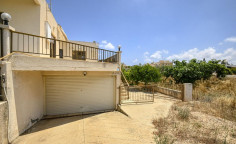 3 bedroom furnished villa for sale in Deryneia