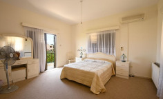 3 bedroom furnished villa for sale in Deryneia