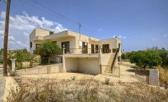 3 bedroom furnished villa for sale in Deryneia