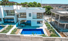 Spacious 3 bedroom furnished house with swimming pool for sale in Pyla