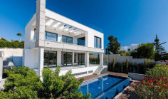 Large 5 bedrooms house with swimming pool for sale in Agios Tychonas