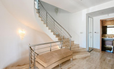 Beautiful 5 bedroom villa with swimming pool for sale in Agios Tychonas
