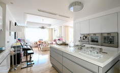 Beautiful 5 bedroom villa with swimming pool for sale in Agios Tychonas