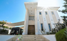Beautiful 5 bedroom villa with swimming pool for sale in Agios Tychonas