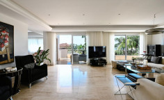 Beautiful 5 bedroom villa with swimming pool for sale in Agios Tychonas