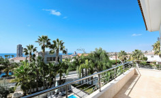 Beautiful 5 bedroom villa with swimming pool for sale in Agios Tychonas