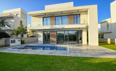 Modern 3 bedroom detached villa by the beach, Ayia Triada 