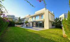 Modern 3 bedroom detached villa by the beach, Ayia Triada 