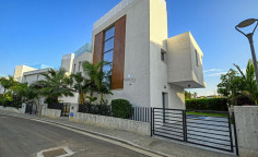 Modern 3 bedroom detached villa by the beach, Ayia Triada 