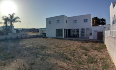 3 bedrooms modern house in Larnaca Dhekelia road 