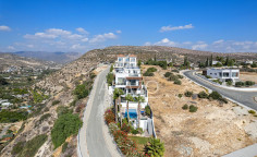 6 bedroom furnished villa with swimming pool for sale in Germasogeia