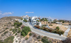 6 bedroom furnished villa with swimming pool for sale in Germasogeia