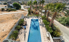 6 bedroom furnished villa with swimming pool for sale in Germasogeia