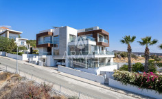 6 bedroom furnished villa with swimming pool for sale in Germasogeia