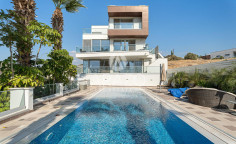 6 bedroom furnished villa with swimming pool for sale in Germasogeia