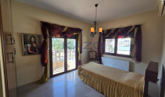 Fully furnished four bedroom house in central Neapolis 