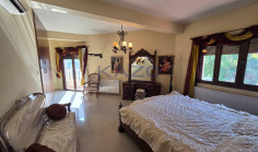 Fully furnished four bedroom house in central Neapolis 