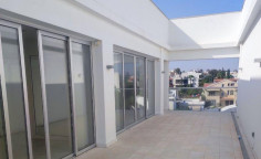 Luxury commercial for rent in Engomi