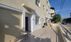 Spacious ground floor apartment in lively Agios Ioannis 