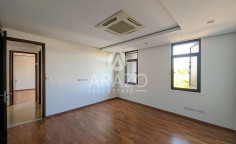Luxury 5-bedroom villa with pool in Dromolaxia, Larnaca 