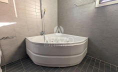 Luxury 5-bedroom villa with pool in Dromolaxia, Larnaca 