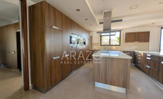Luxury 5-bedroom villa with pool in Dromolaxia, Larnaca 