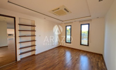 Luxury 5-bedroom villa with pool in Dromolaxia, Larnaca 