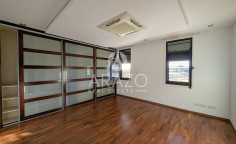 Luxury 5-bedroom villa with pool in Dromolaxia, Larnaca 