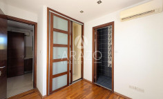 Luxury 5-bedroom villa with pool in Dromolaxia, Larnaca 