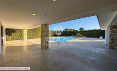 Luxury 5-bedroom villa with pool in Dromolaxia, Larnaca 