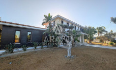 Luxury 5-bedroom villa with pool in Dromolaxia, Larnaca 