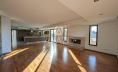 Luxury 5-bedroom villa with pool in Dromolaxia, Larnaca 