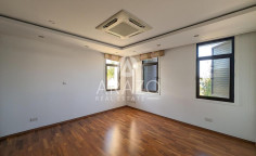 Luxury 5-bedroom villa with pool in Dromolaxia, Larnaca 
