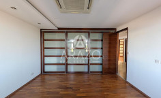 Luxury 5-bedroom villa with pool in Dromolaxia, Larnaca 
