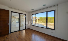 Luxury 5-bedroom villa with pool in Dromolaxia, Larnaca 