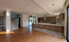 Luxury 5-bedroom villa with pool in Dromolaxia, Larnaca 