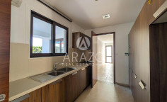 Luxury 5-bedroom villa with pool in Dromolaxia, Larnaca 